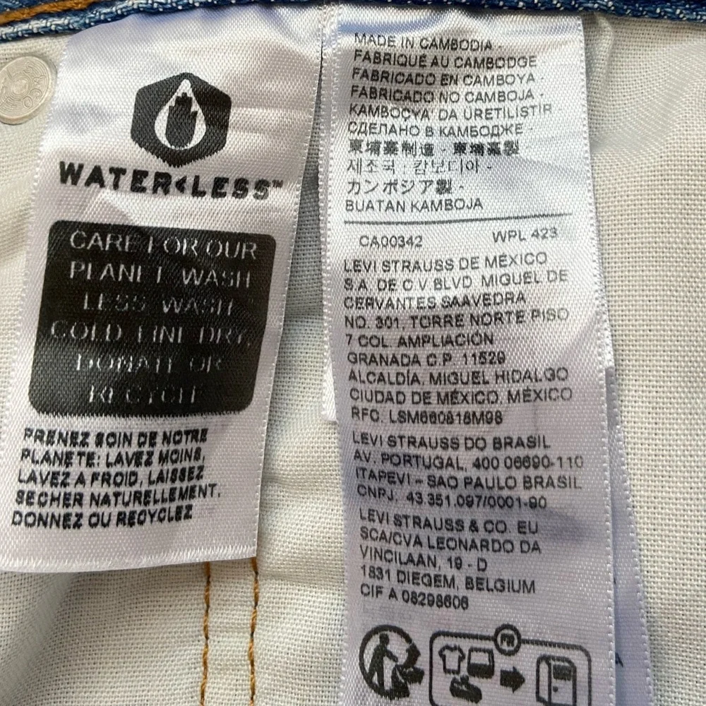 Levi's 501‎ Women's High Rise Distressed Cutoff Size 34W Cotton Blue Button Fly